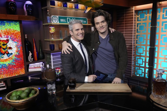 Apresentador De Tv Gay Diz Que Ele E John Mayer Est O Apaixonados Um Pelo Outro Celebridades