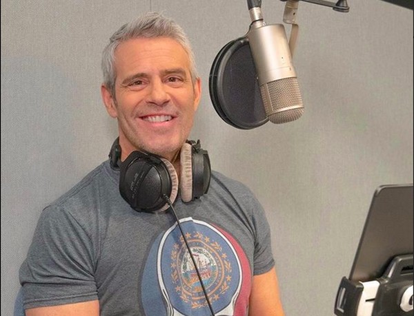 Apresentador De Tv Gay Diz Que Ele E John Mayer Est O Apaixonados Um Pelo Outro Celebridades