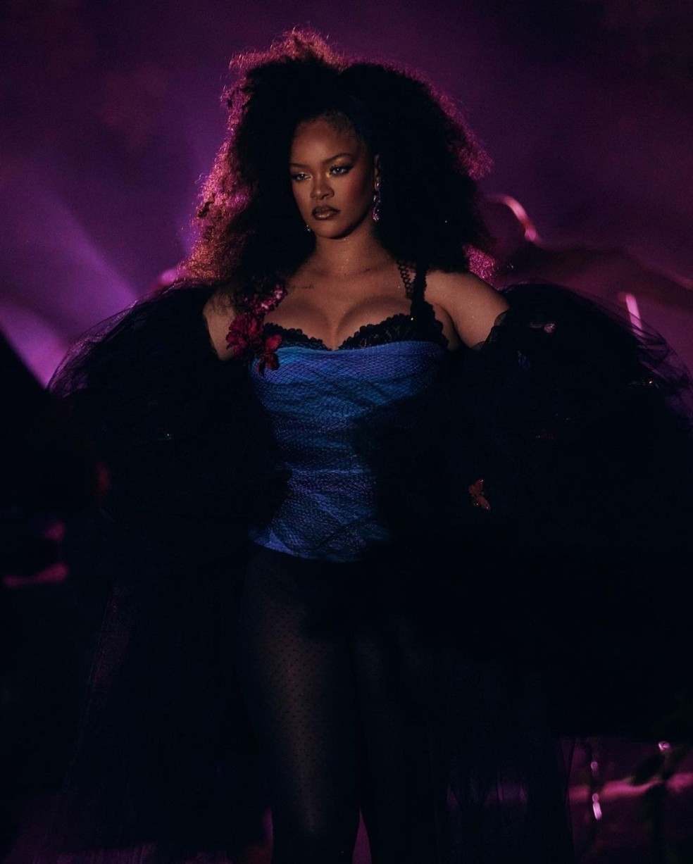 Rihanna Posa Lingerie De Nova Cole O E Diz Que Quer Redefinir O Que Ser Sexy