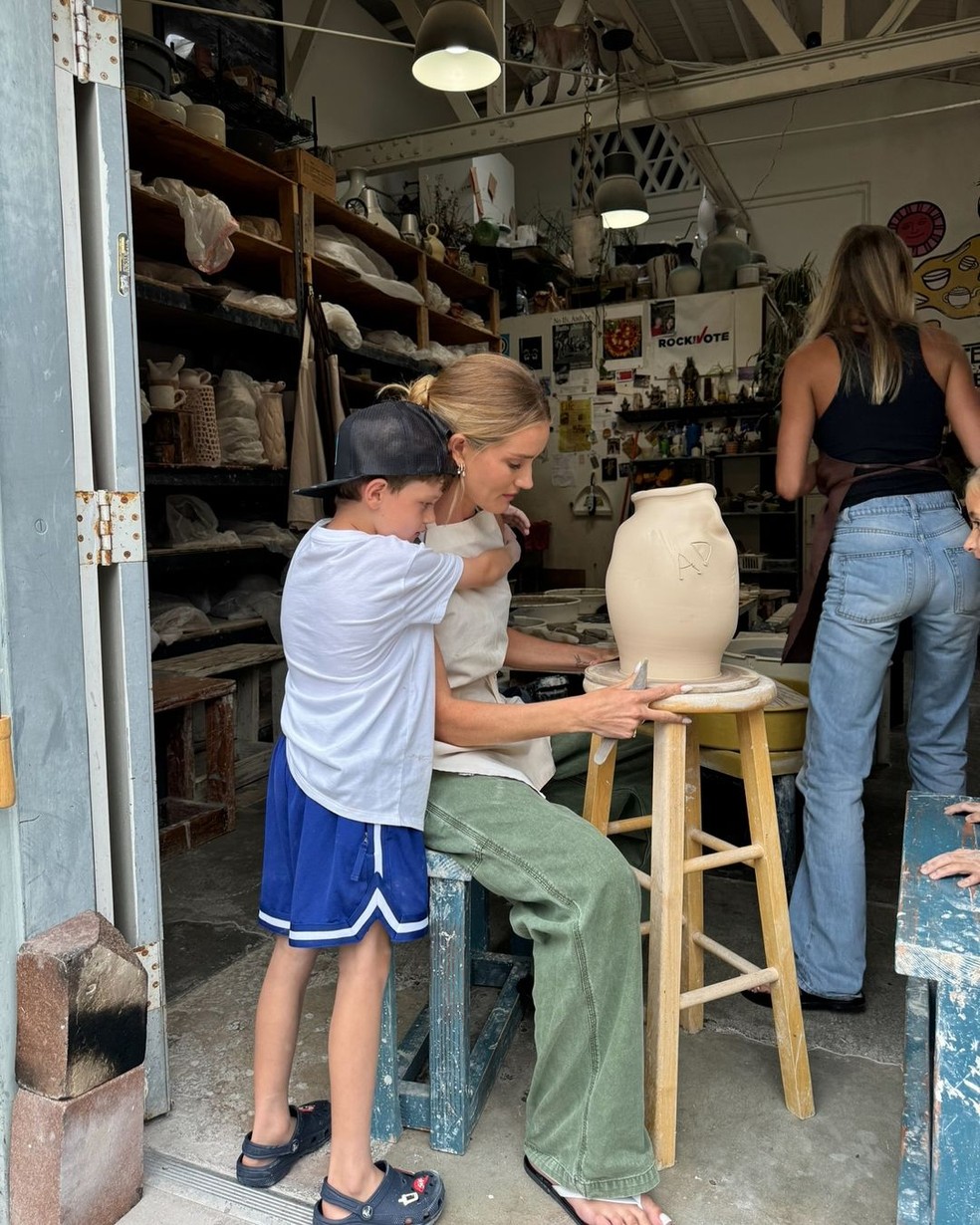 Supermodelo atriz de Mad Max e Transformers posta álbum nude escondido e