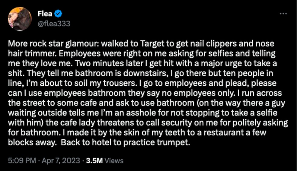 Flea Roqueiro Do Red Hot Relata Saga Para Ir Ao Banheiro Ap S Vontade De Fazer N Mero Em