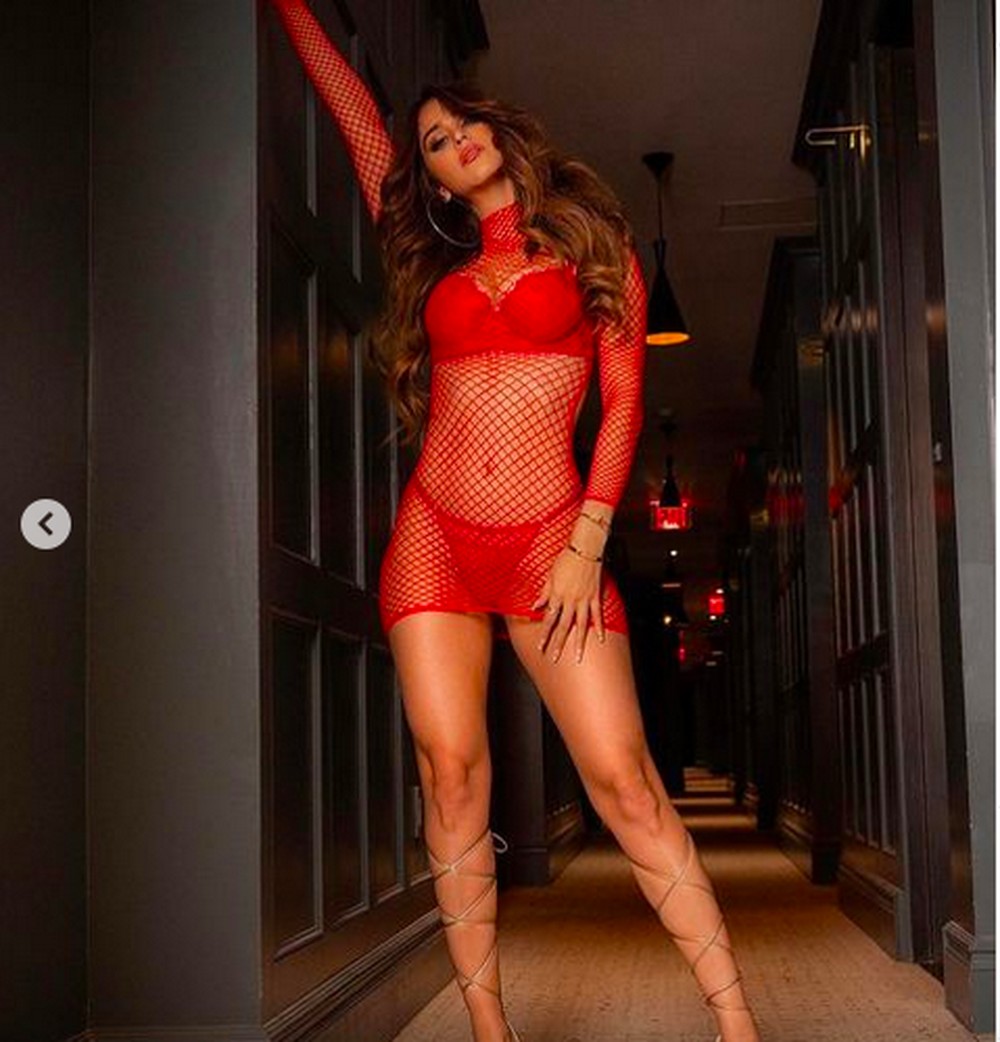 Mulher Do Tempo Mais Sexy Do Mundo Ferve Redes Sociais Ensaio De Lingerie Celebridades Monet