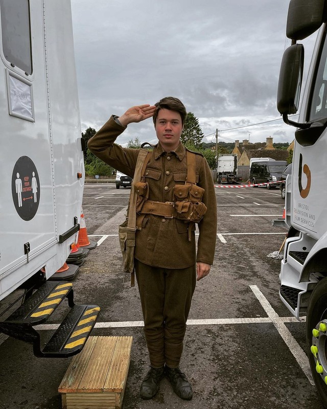 Ator de Sex Education recebe acusações de abuso sexual contra