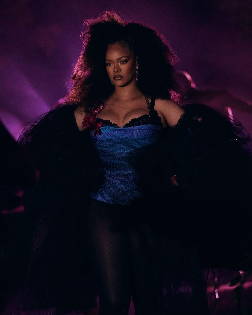 Rihanna Posa Lingerie De Nova Cole O E Diz Que Quer Redefinir O Que Ser Sexy