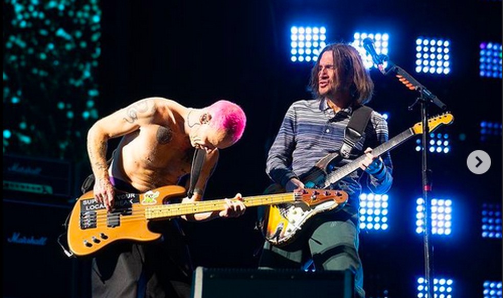 Flea roqueiro do Red Hot relata saga para ir ao banheiro após vontade de fazer número 2 em