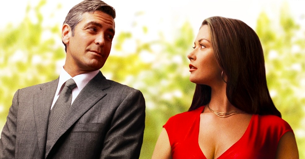 George Clooney e Catherine Zeta-Jones em O Amor Custa Caro (2003) — Foto: Reprodução