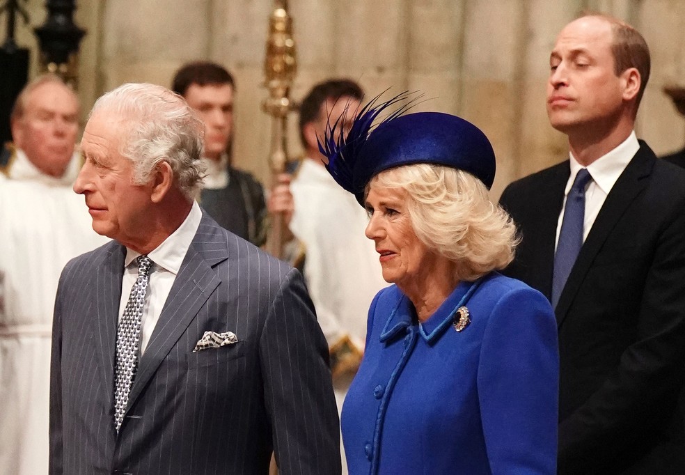 O Rei Charles III e a Rainha Consrote Camilla na companhia do Príncipe William em evento da Família Real Britânica — Foto: Getty Images