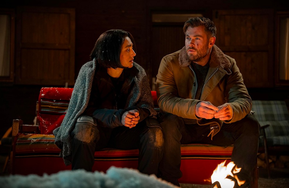 Golshifteh Farahani e Chris Hemsworth em Resgate 2 (2023) — Foto: Reprodução