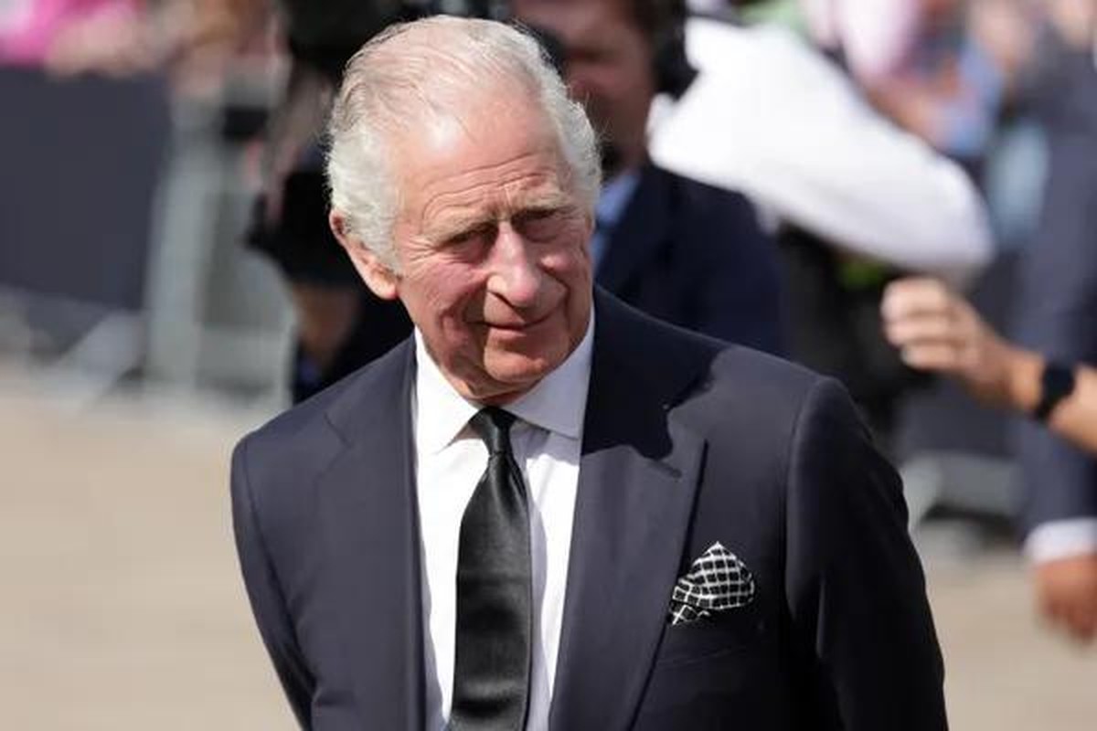 Charles descarta enxugamento na monarquia britânica e vai manter os 11