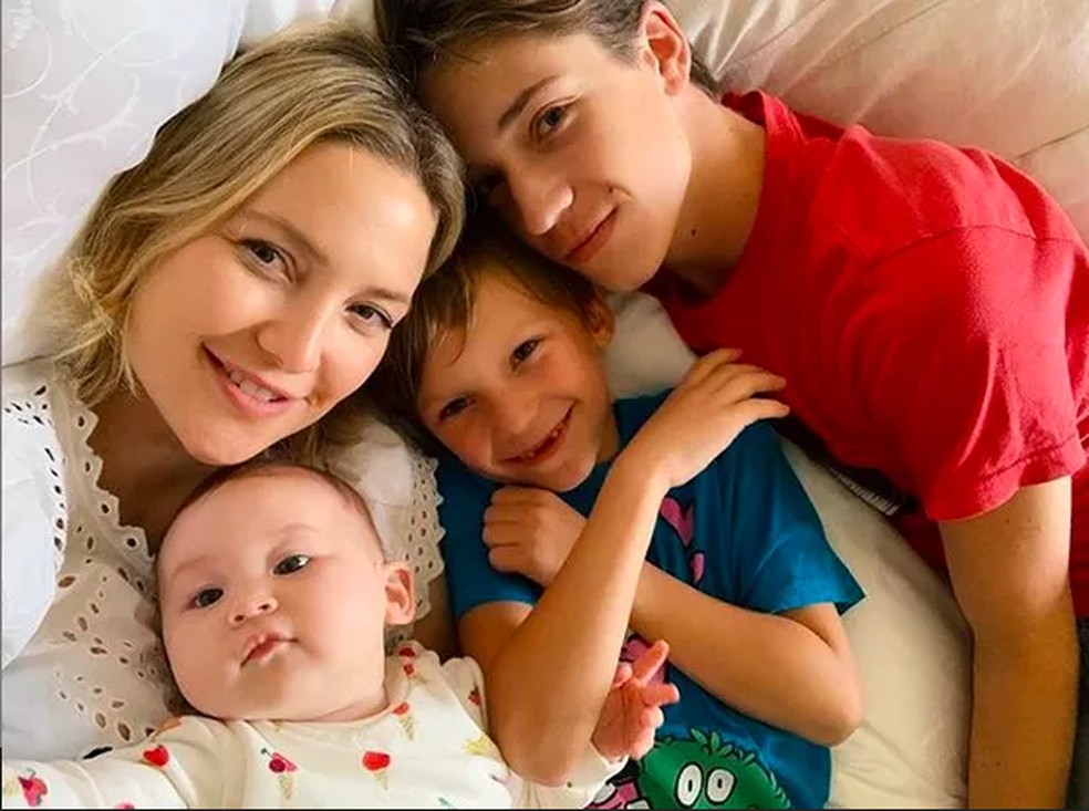 Kate Hudson com os três filhos — Foto: Instagram