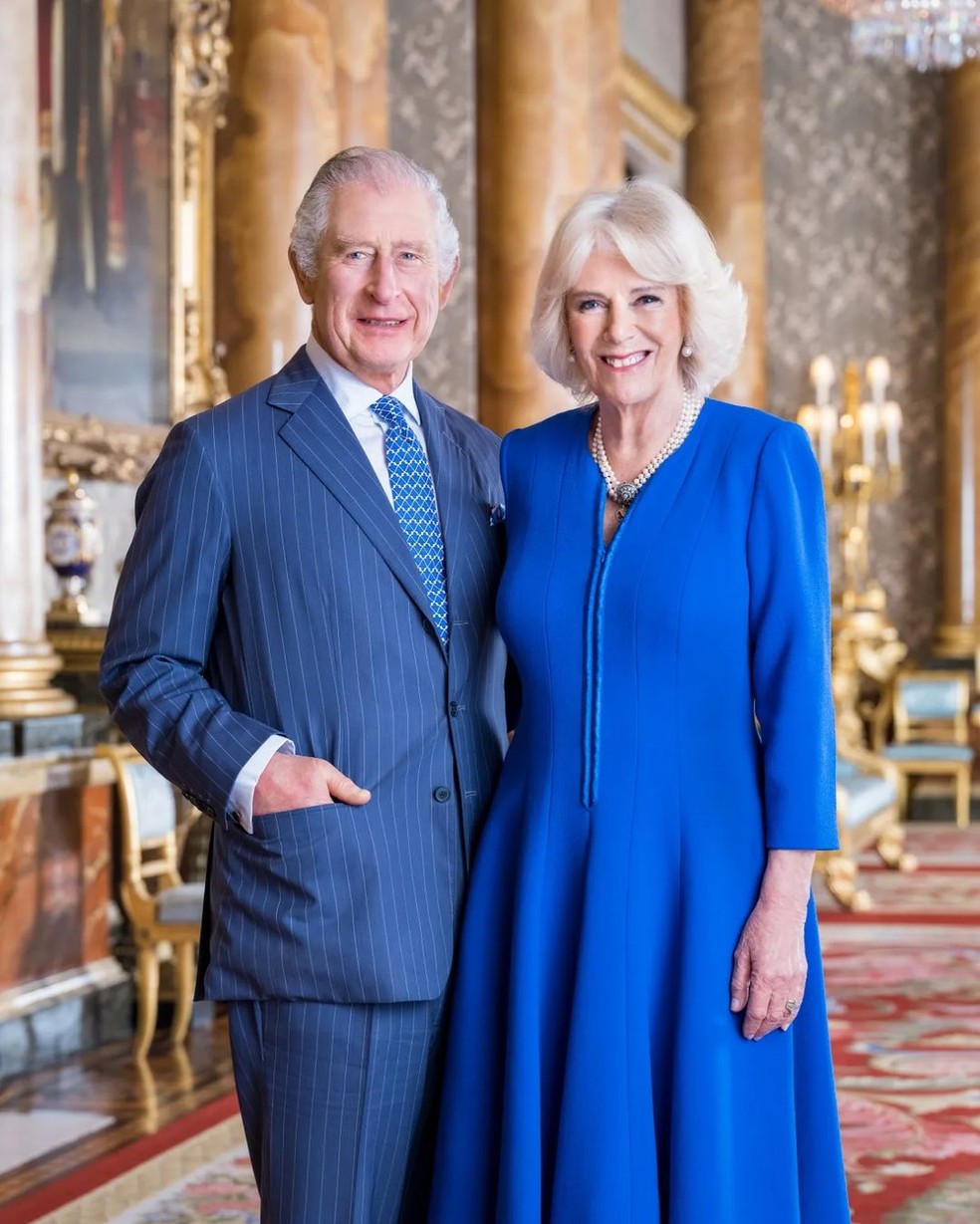 Foto oficial do Rei Charles III e da Rainha consorte Camilla para a cerimônia de coroação — Foto: reprodução/Instagram