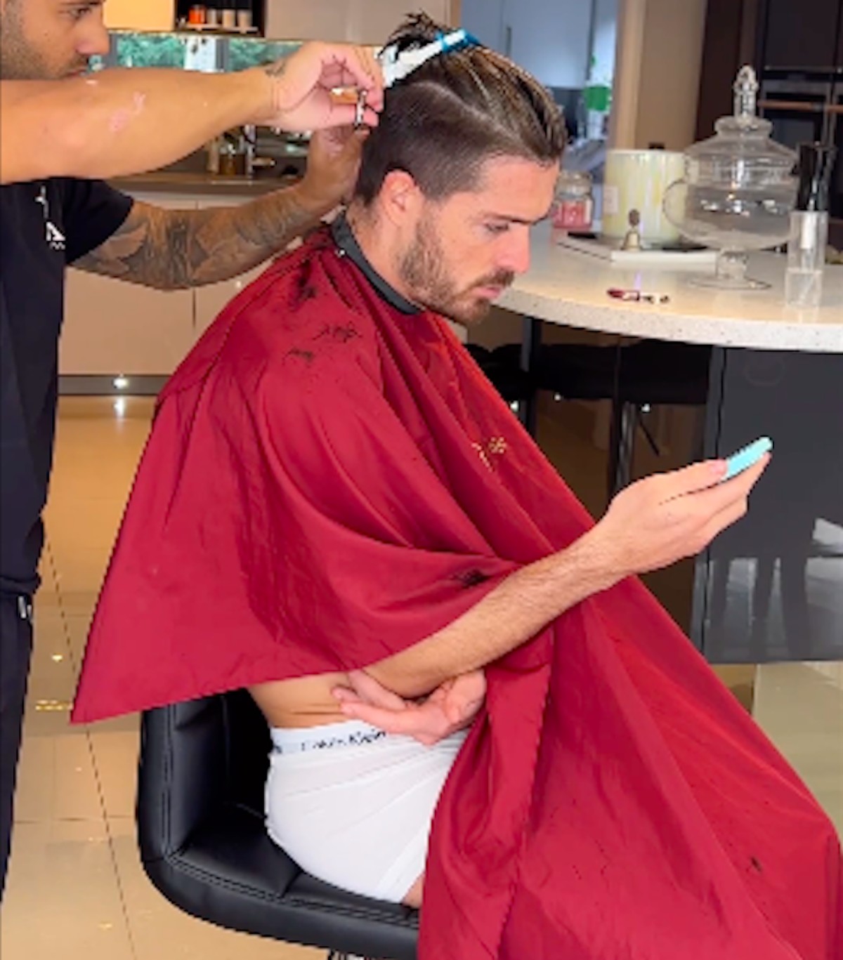 The English Premier League star becomes an Internet joke when he cuts his hair in his underwear |  Sports