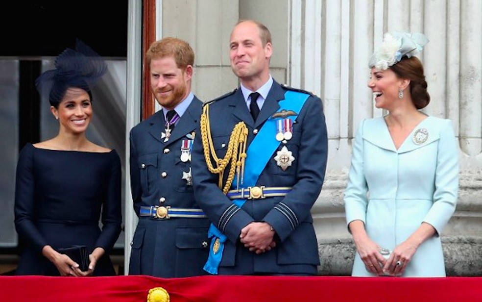 A Duquesa Meghan Markle, o Príncipe Harry, o Príncipe William e a Princesa Kate Middleton em foto antiga da Família Real Britânica — Foto: Getty Images