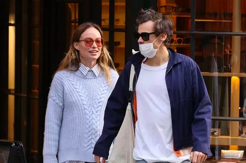 Olivia Wilde e Harry Styles em passeio por Londres — Foto: Getty Images