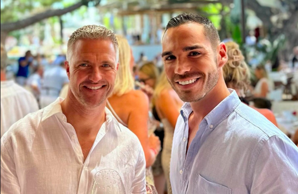 Ralf Schumacher com o marido, Etienne Bousquet-Cassagne — Foto: Instagram