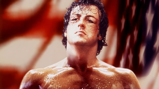 O super-herói que Sylvester Stallone pediu de joelhos para interpretar e o motivo controverso para ele ter sido desconsiderado