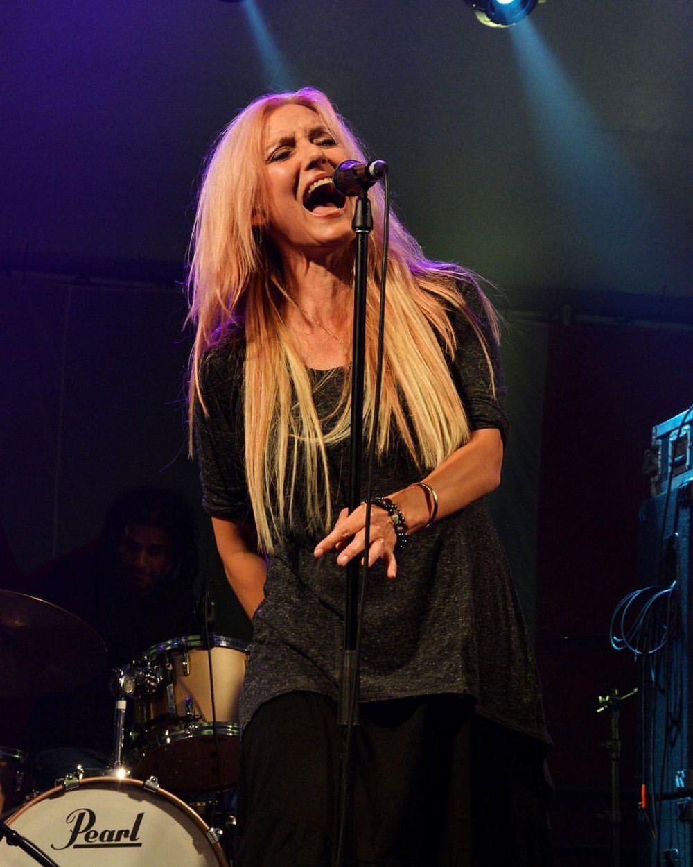 Morre cantora Sass Jordan, de hits como 'High Road Easy' e 'Make You a ...