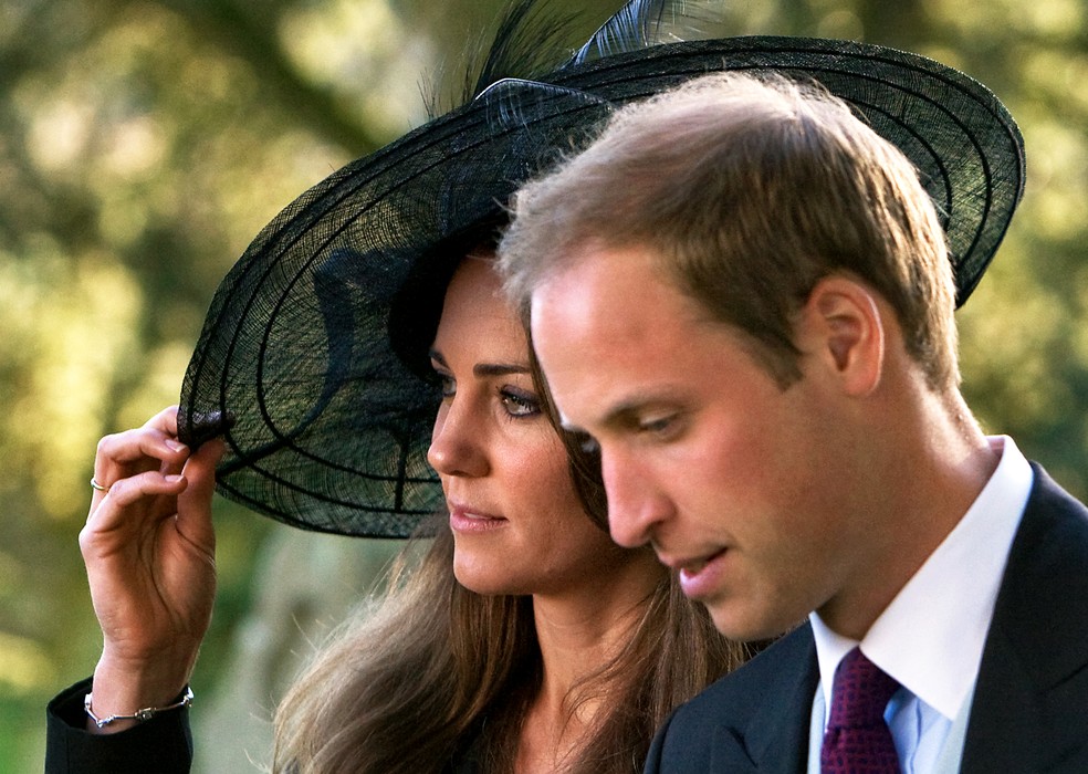O Príncipe William e a Princesa Kate Middleton em foto de outubro de 2010, quando ainda não eram casados — Foto: Getty Images
