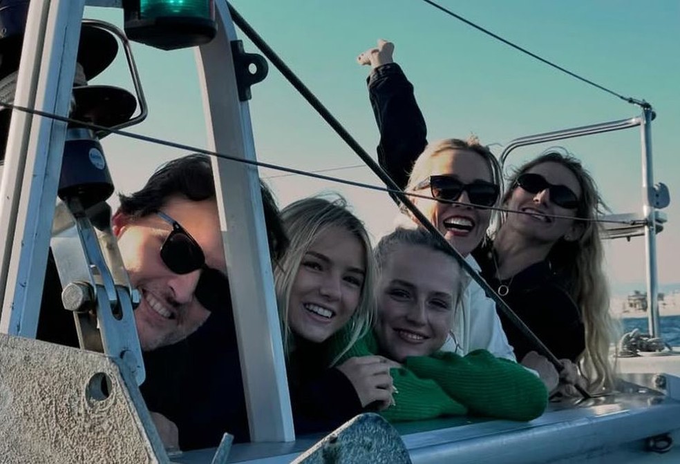 Atriz de 'Barrados' revela que filha descobriu perfil do pai em app de namoro para famosos de Hollywood