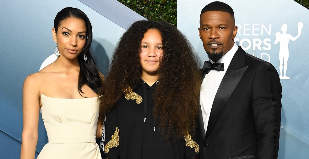 Corinne Foxx e Annalise Bishop com o pai, Jamie Foxx, em 2020 — Foto: Getty Images