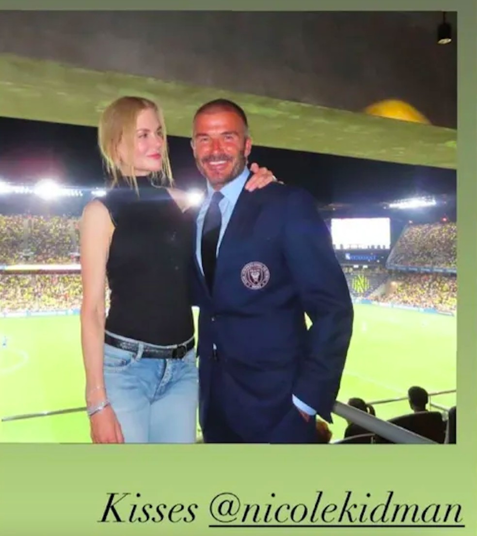 O post de Victoria Beckham mandando beijos para Nicole Kidman na foto com David Beckham — Foto: Instagram