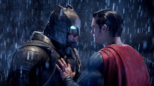 Zack Snyder, diretor de 'Batman vs. Superman', revela de onde surgiu a ideia da 'cena mais ridícula' do filme