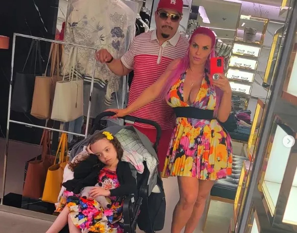 Coco Austin e Ice-T com a filha Chanel — Foto: Instagram