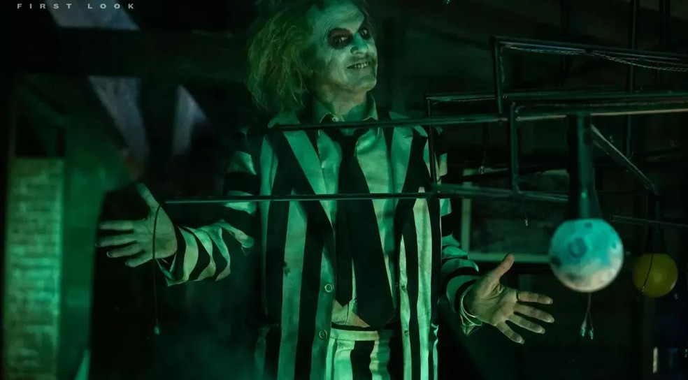 Michael Keaton em primeiríssima aparição no novo 'Os Fantasmas Ainda Se Divertem'. — Foto: Divulgação | Warner Bros.