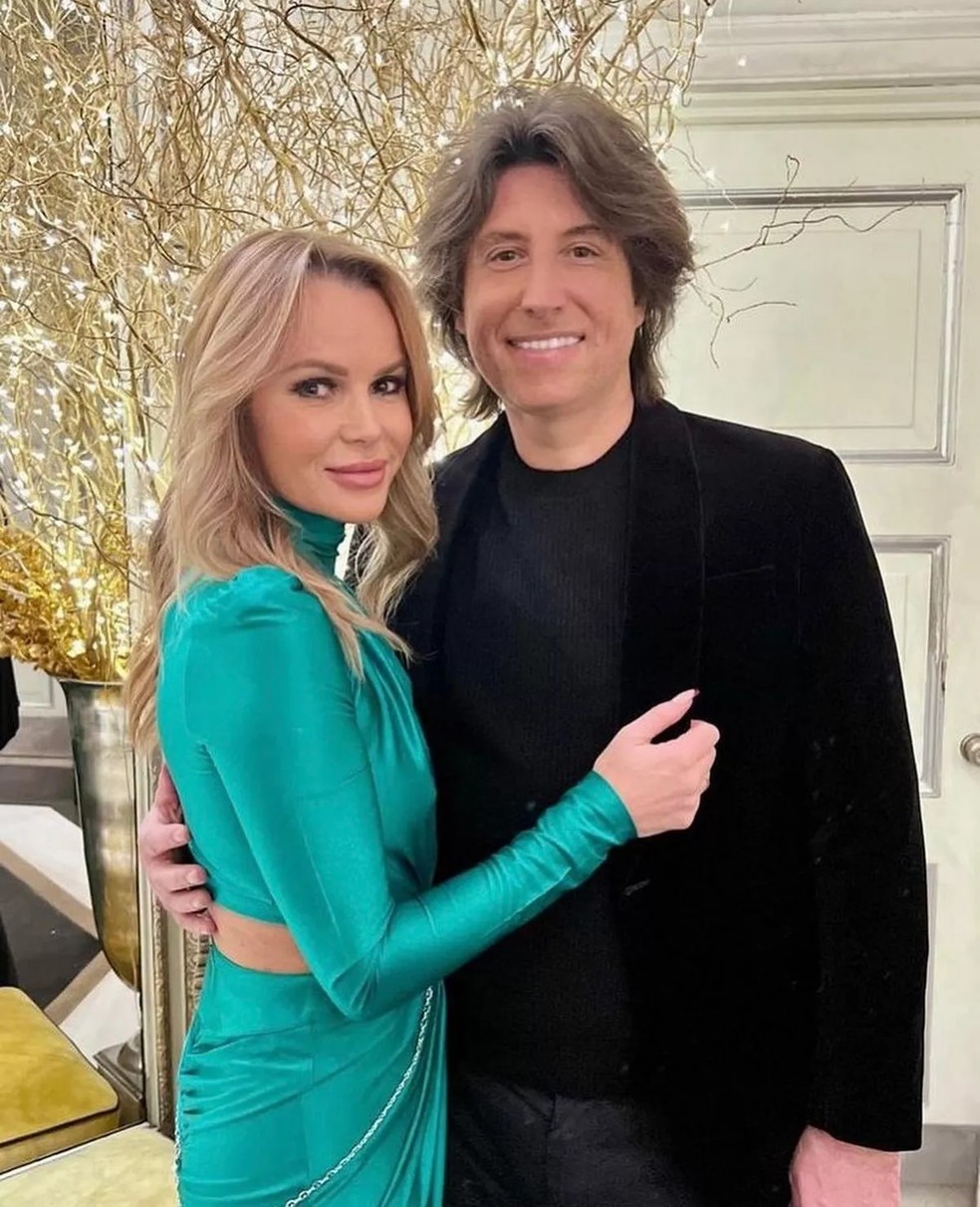 Amanda Holden e o marido, Chris Hughes — Foto: Reprodução/Instagram