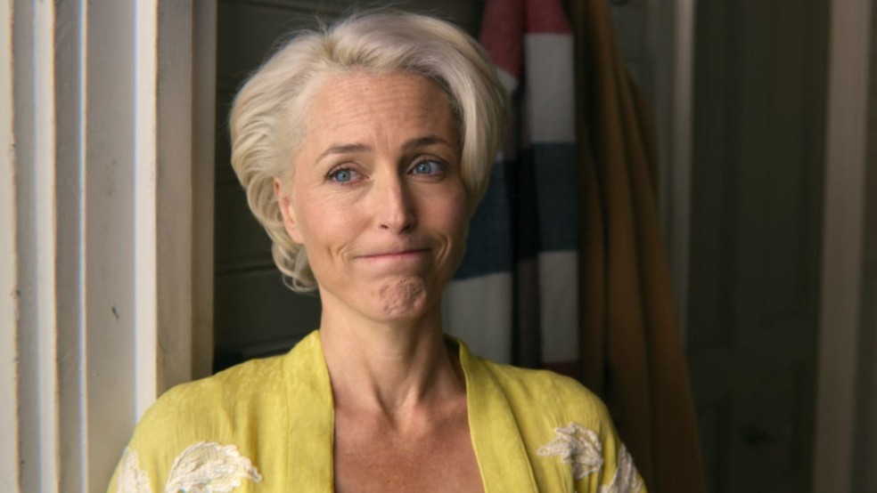 Gillian Anderson em 'Sex Education' — Foto: Reprodução