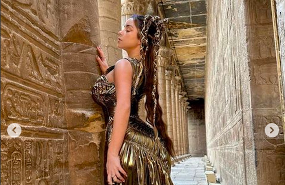 Demi Rose sensualizando em templo egípcio de 237 a.C.  — Foto: Instagram