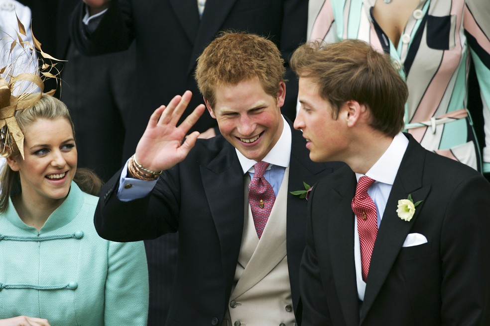 Os príncipes Harry e William com a filha da Rainha Consorte Camilla — Foto: Getty Images