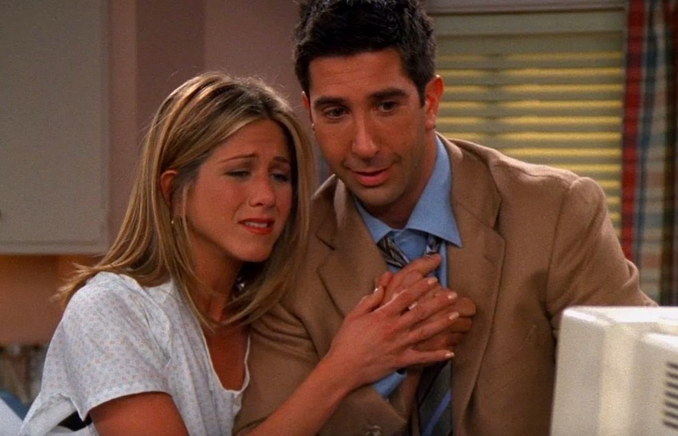Jennifer Aniston e David Schwimmer em cena de Friends — Foto: Reprodução