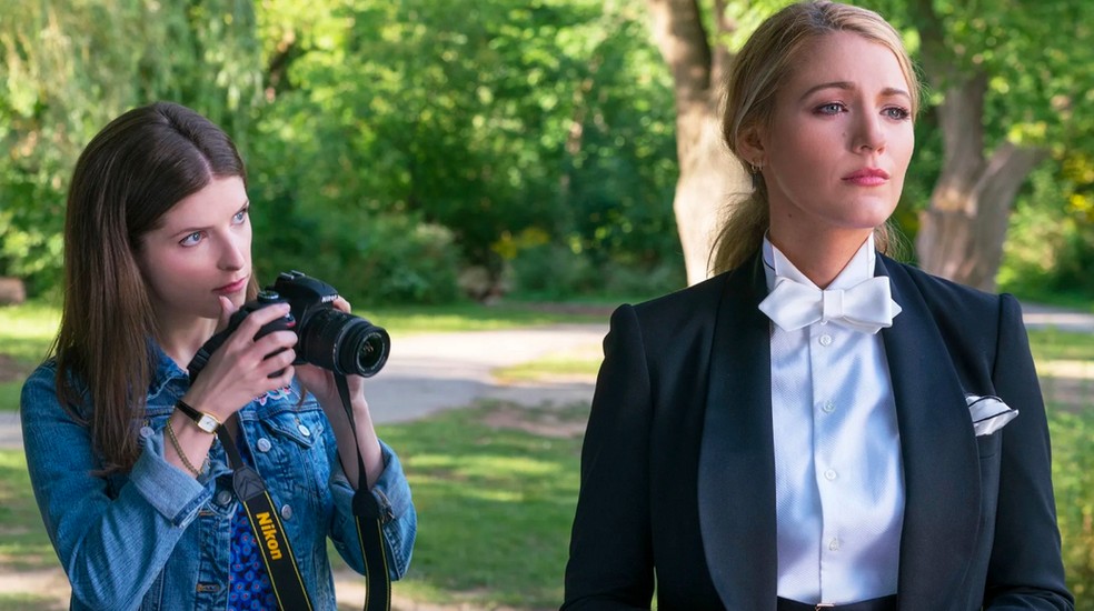Anna Kendrick e Blake Lively em Um Pequeno Favor (2018) — Foto: Reprodução