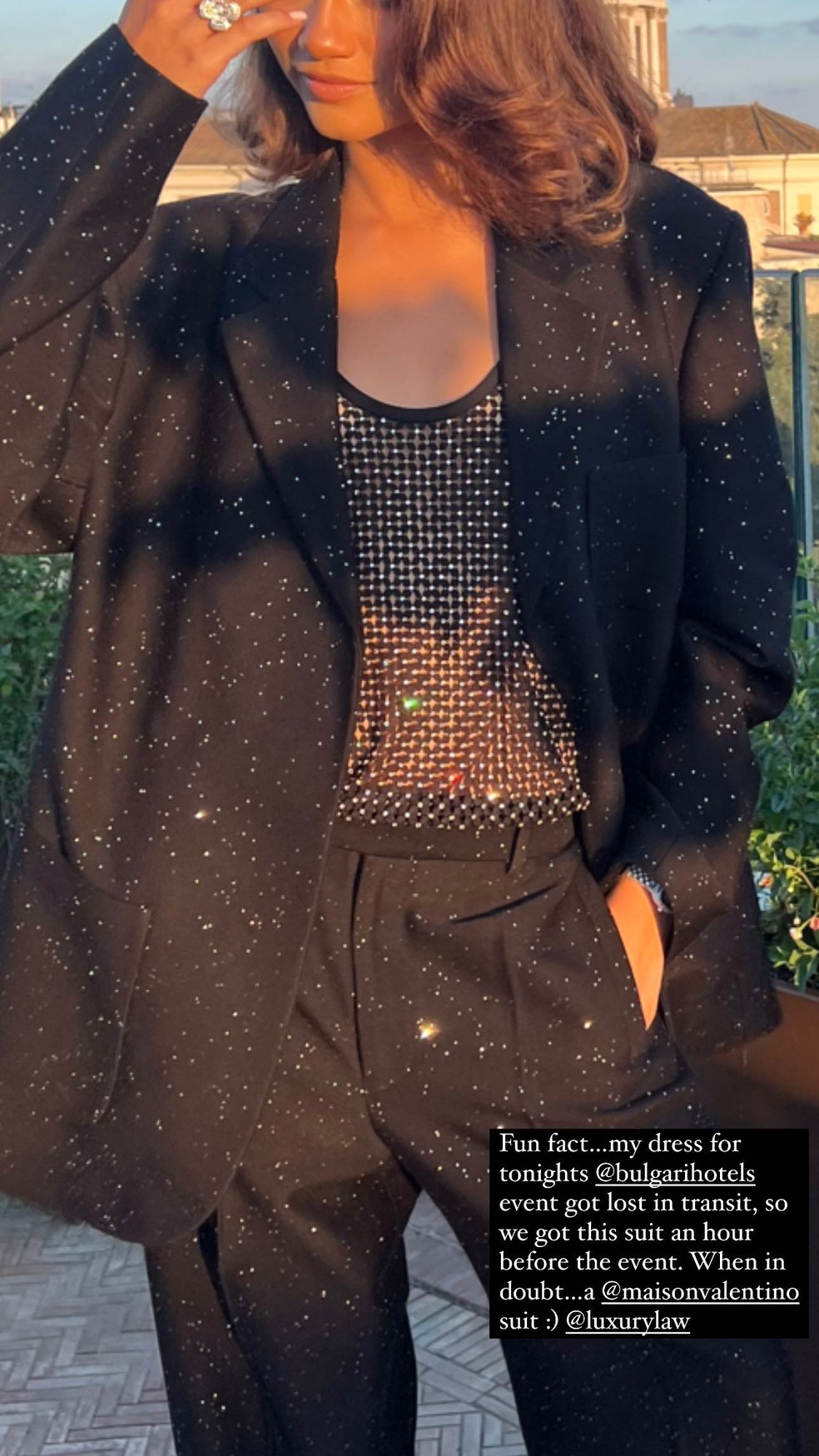 Zendaya com seu look improvisado no evento em Roma — Foto: Reprodução/Instagram