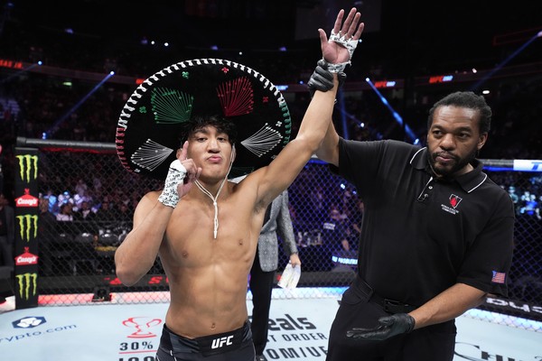 Mexicano de 18 anos faz história como o mais jovem a vencer uma luta do UFC