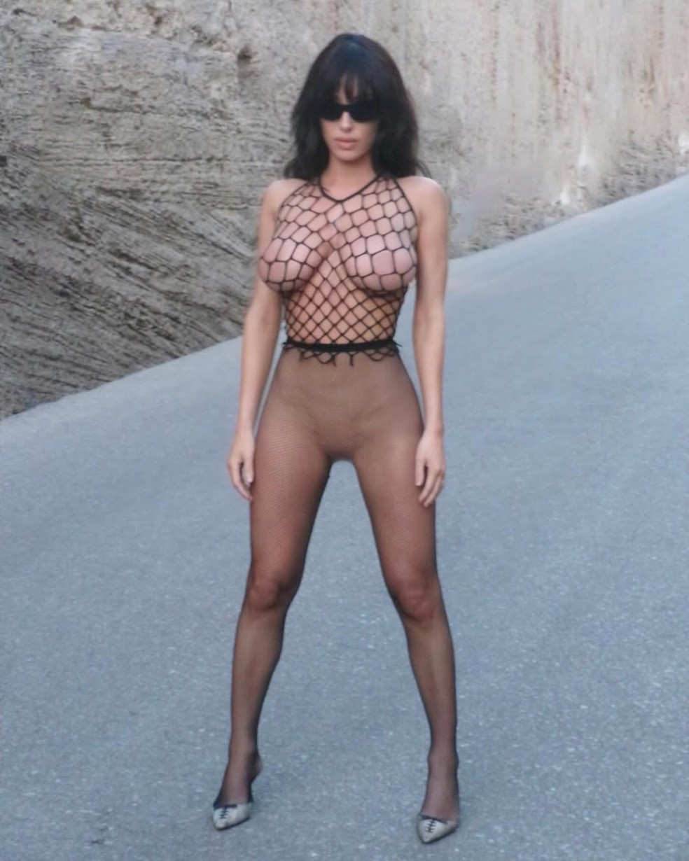 Bianca Censori caminha seminua em ruas espanholas — Foto: reprodução/Instagram