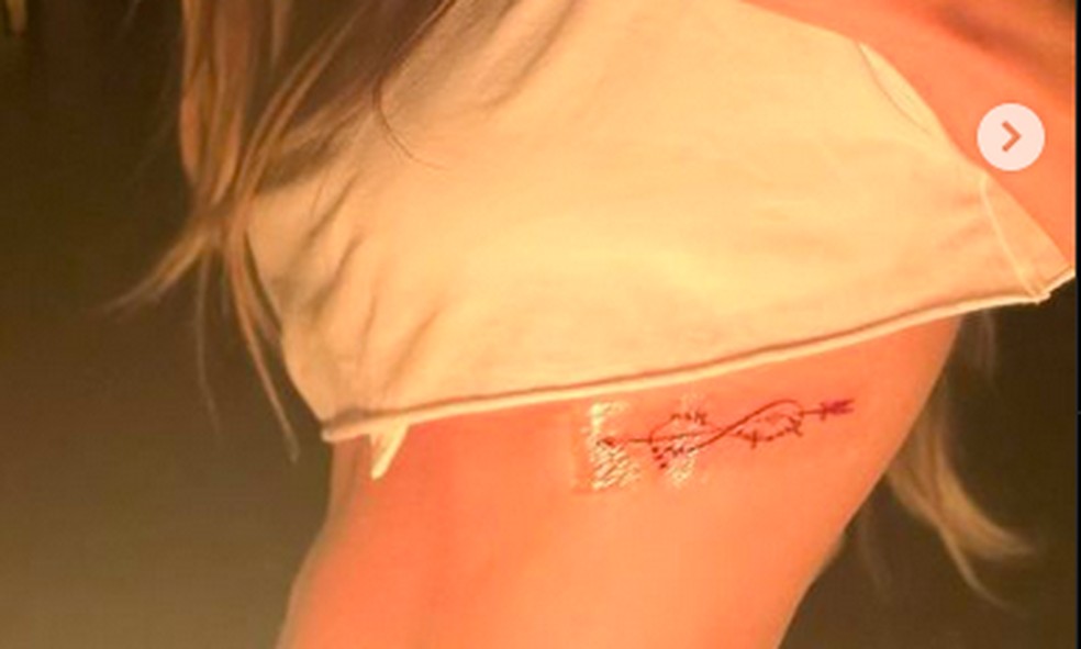 A tatuagem feita por Jennifer Lopez — Foto: Instagram