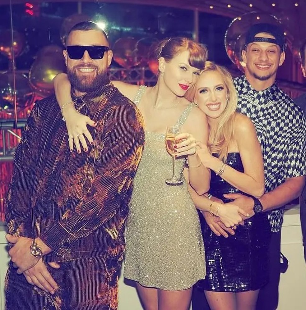 Taylor Swift e seu namorado Travis Kelce em date duplo com Patrick e Brittany Mahomes — Foto: Instagram