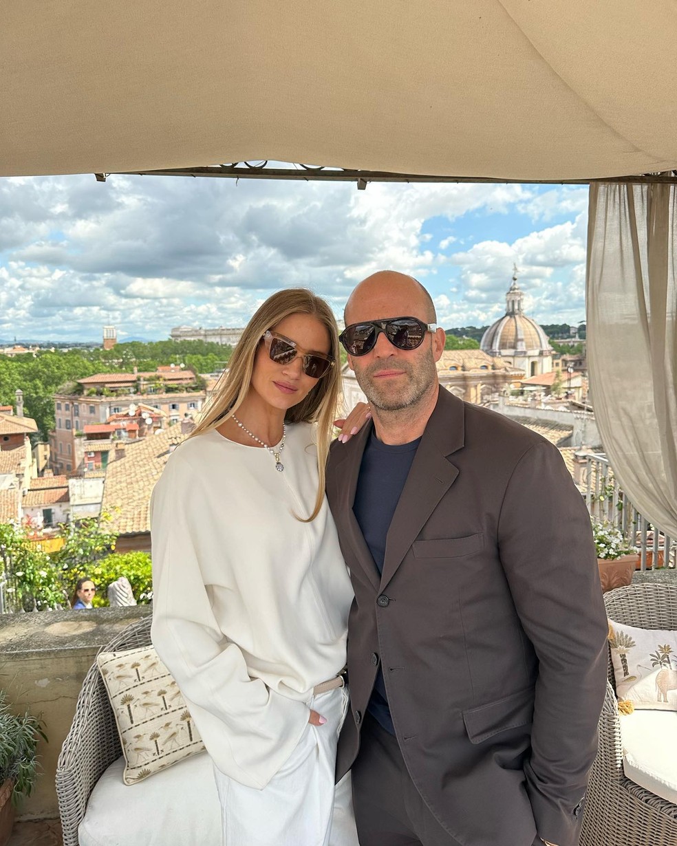 Rosie Huntington-Whitley e Jason Statham em viagem pela Itália e o Vaticano em 2023; atores estão juntos desde 2010 — Foto: Instagram