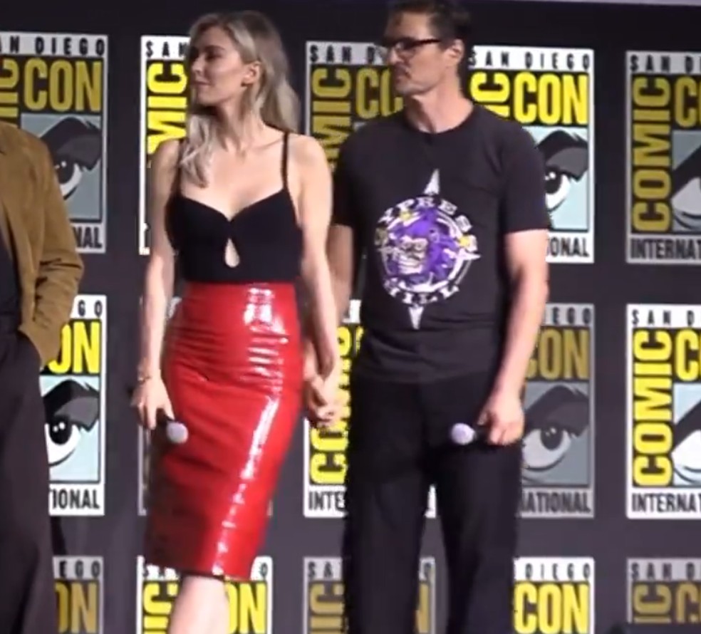 Pedro Pascal se explica após 'pegação' entre ele e Vanessa Kirby, sua ...