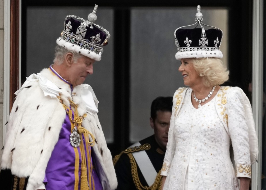 Charles e Camilla na festa de coroação