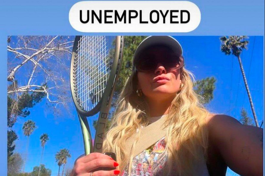 O post da atriz Hilary Duff se declarando desempregada