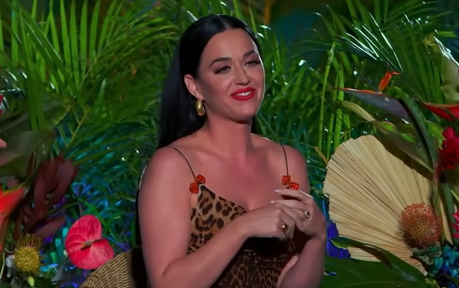 Katy Perry é surpreendida com vaias após criticar participante de reality show