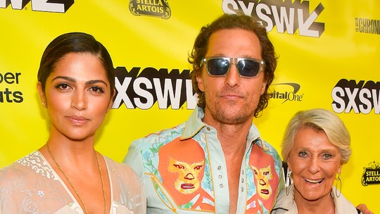 Matthew McConaughey confirma que sua mãe chamava Camila Alves pelo nome das suas ex-namoradas: 'Rito de passagem'