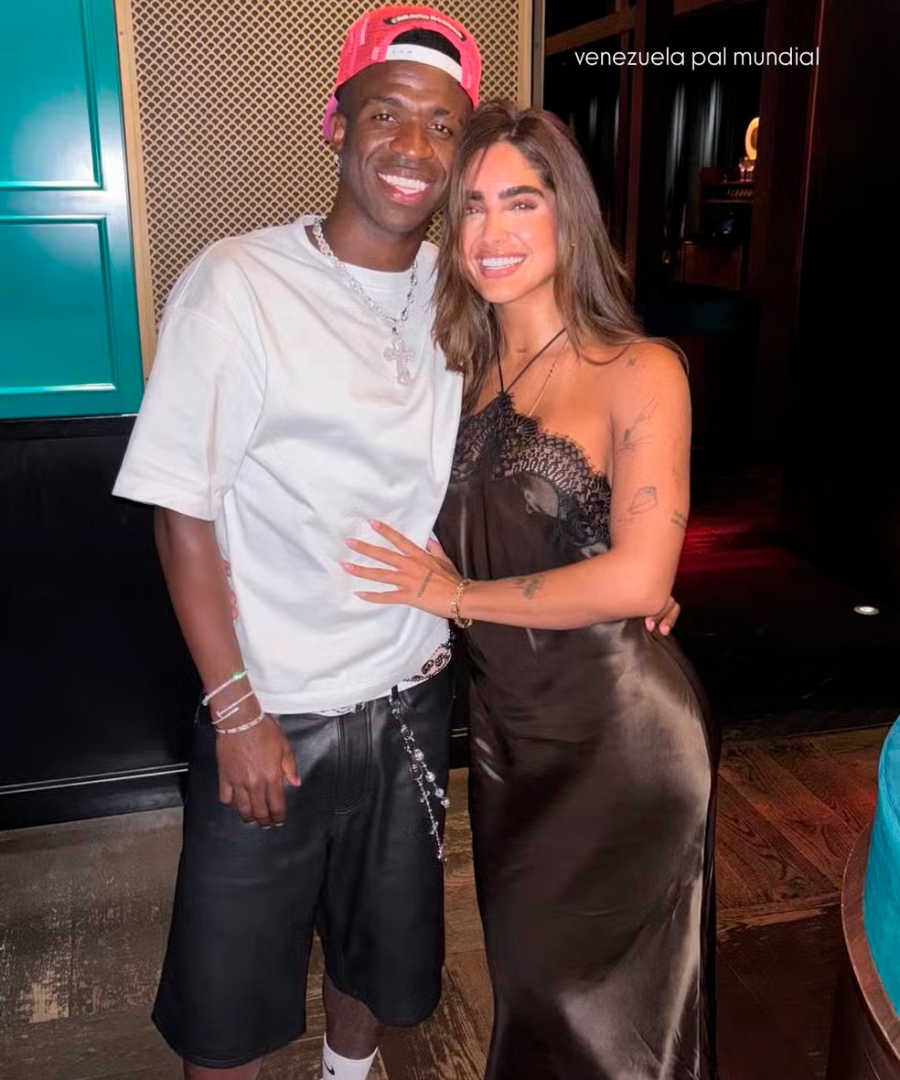 A influenciadora Isabella Ladera e o jogador brasileiro Vini Jr. — Foto: reprodução/Instagram