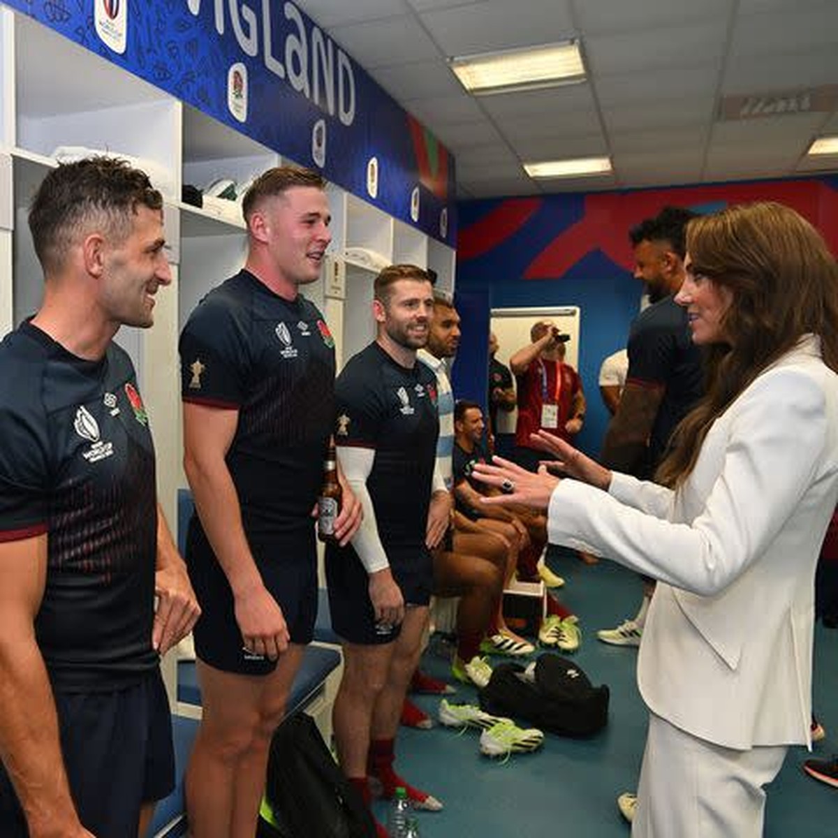 Kate Middleton surpreende jogadores da seleção inglesa no vestiário ...