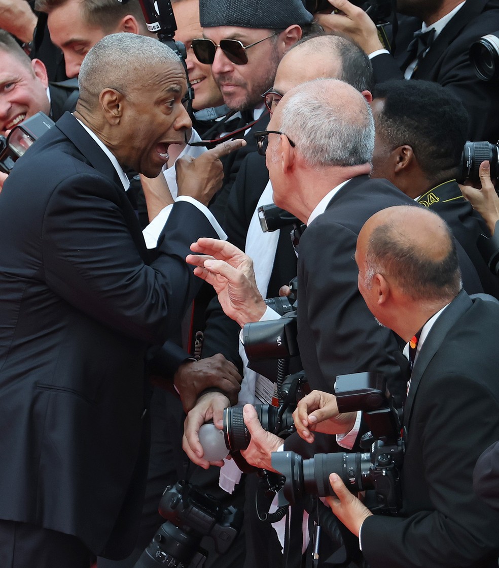 Denzel Washington perde a linha com fotógrafo no Festival de Cannes 2025 — Foto: Getty Images