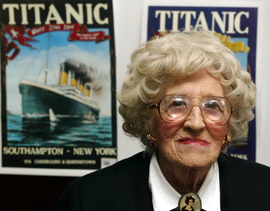 Millvina Dean (1912-2009), a última sobrevivente do Titanic, em foto de 2002