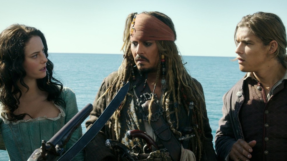 Kaya Scodelario, Johnny Depp e Brenton Thwaites em 'Piratas do Caribe: A Vingança de Salazar' — Foto: Divulgação